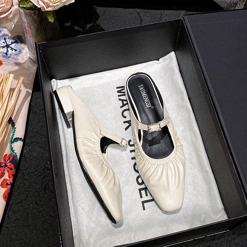 Square head pleated bag head thick heel slippers women s half drag wear a pedal buckle belt 43 абрикосовий
Square head pleated bag head thick heel slippers women s half drag wear a pedal buckle belt 43 абрикосовий
