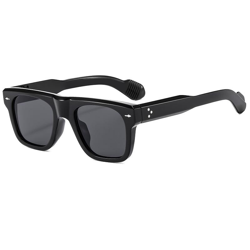 1Pc Rivet Square Frame Sunglasses, Cool and Stylish, Unisex, for Everyday Wear, Partying, Fashionable, Uv Protection
1Pc Rivet Square Frame Sunglasses, Cool and Stylish, Unisex, for Everyday Wear, Partying, Fashionable, Uv Protection