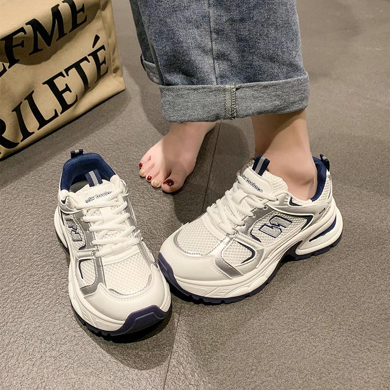 Женские кроссовки на толстой подошве в стиле «папины кроссовки» на лето 2025 года, новые популярные кроссовки для бега из дышащей сетки на мягкой подошве, легкие и универсальные 40 синий
Женские кроссовки на толстой подошве в стиле «папины кроссовки» на лето 2025 года, новые популярные кроссовки для бега из дышащей сетки на мягкой подошве, легкие и универсальные 40 синий