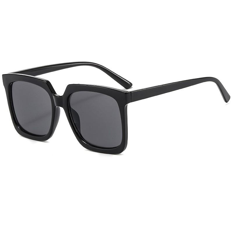 Trendy Oversized Square Sunglasses For Women Chunky Frame UV Protection Versatile Street Style Shades 3555 чорний
Trendy Oversized Square Sunglasses For Women Chunky Frame UV Protection Versatile Street Style Shades 3555 чорний