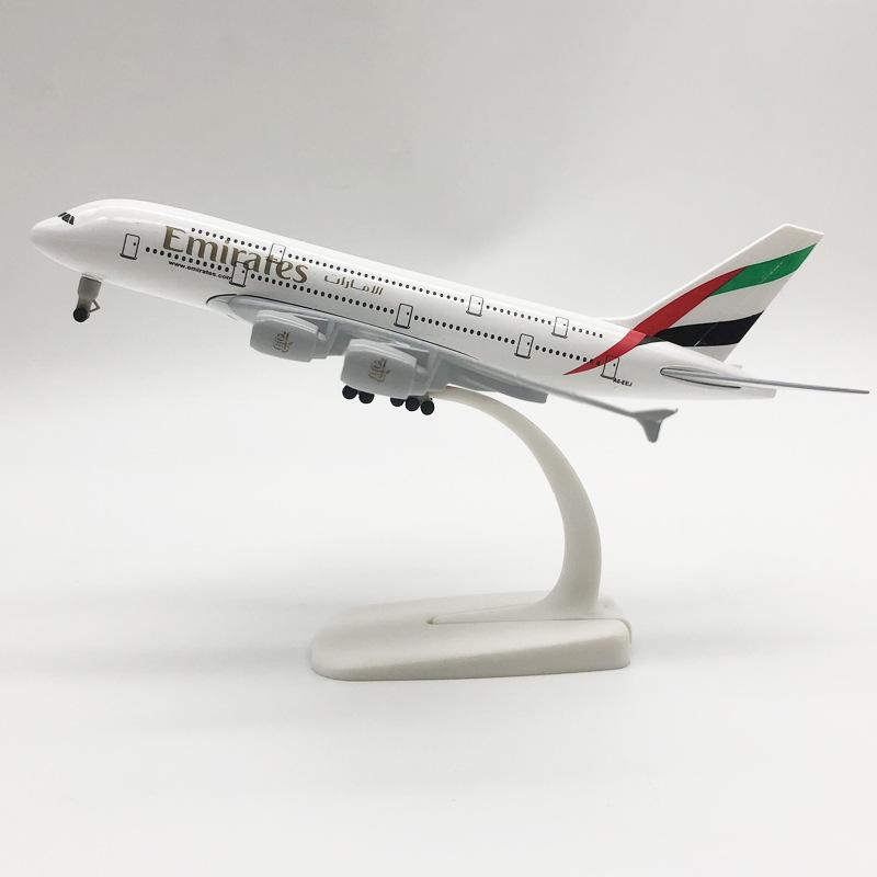 A380 Авиалайнер Emirates Airbus Сплав Металл 20см 1:400 Модель ОАЭ с колесами шасси Украшение комнаты Подарки и
A380 Авиалайнер Emirates Airbus Сплав Металл 20см 1:400 Модель ОАЭ с колесами шасси Украшение комнаты Подарки и