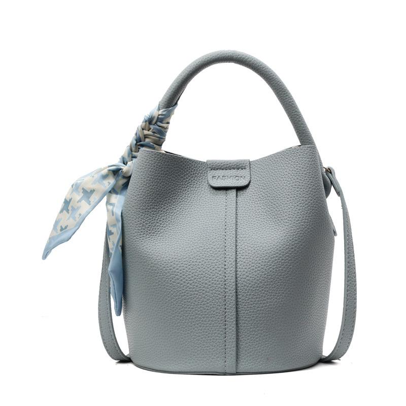 Premium lychee pattern silk scarf portable bucket bag women s spring new fashion soft leather shoulder oblique span bag синій
Premium lychee pattern silk scarf portable bucket bag women s spring new fashion soft leather shoulder oblique span bag синій