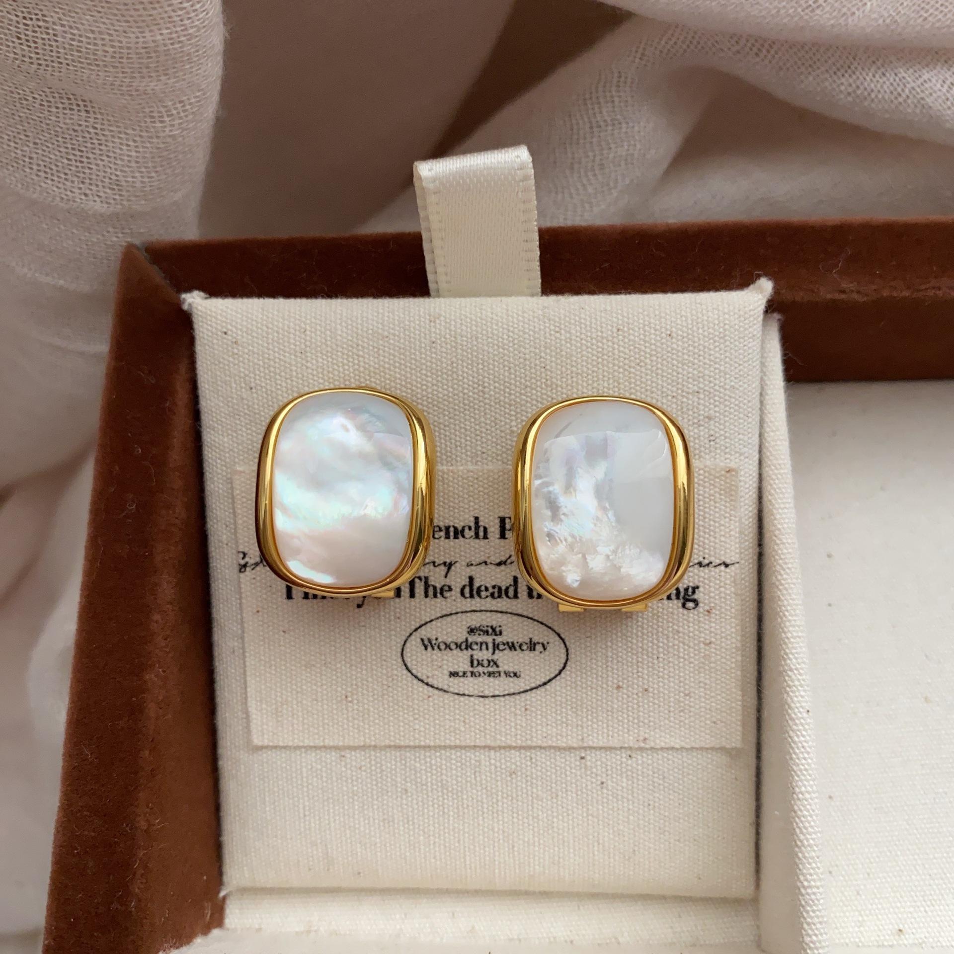 Geometric shape shell stud earrings 1111 new simple design earrings exquisite and sweet temperament
Geometric shape shell stud earrings 1111 new simple design earrings exquisite and sweet temperament