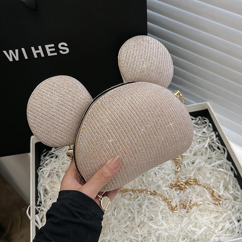 Cartoon small bag 2025 new Japanese cute bear funny Xiaohongshu lady shoulder bright star box bag tide чорний
Cartoon small bag 2025 new Japanese cute bear funny Xiaohongshu lady shoulder bright star box bag tide чорний