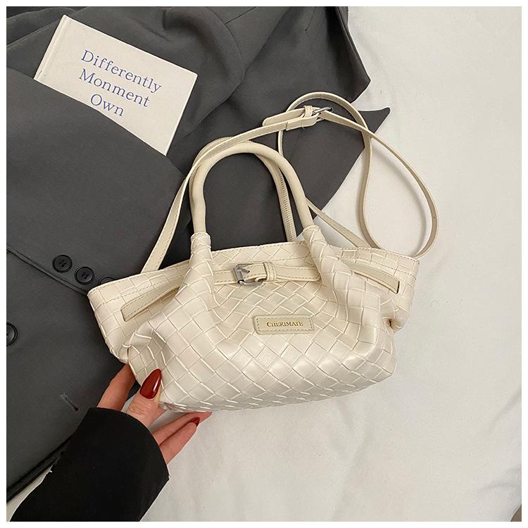 Trend pleated shoulder bag 2025 new fashion spring and summer versatile handbag simple messenger bucket bag
Trend pleated shoulder bag 2025 new fashion spring and summer versatile handbag simple messenger bucket bag