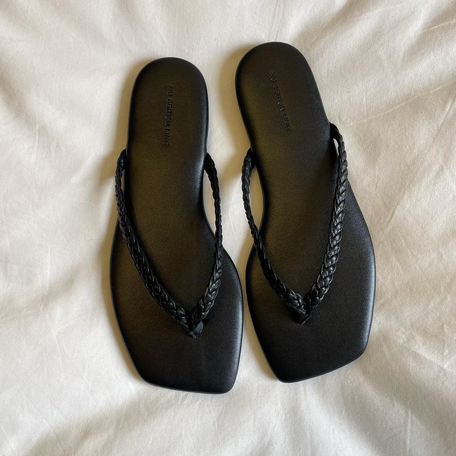 Leather new woven flat bottom versatile toe simple beach flip-flops women wear cool slippers 35
Leather new woven flat bottom versatile toe simple beach flip-flops women wear cool slippers 35