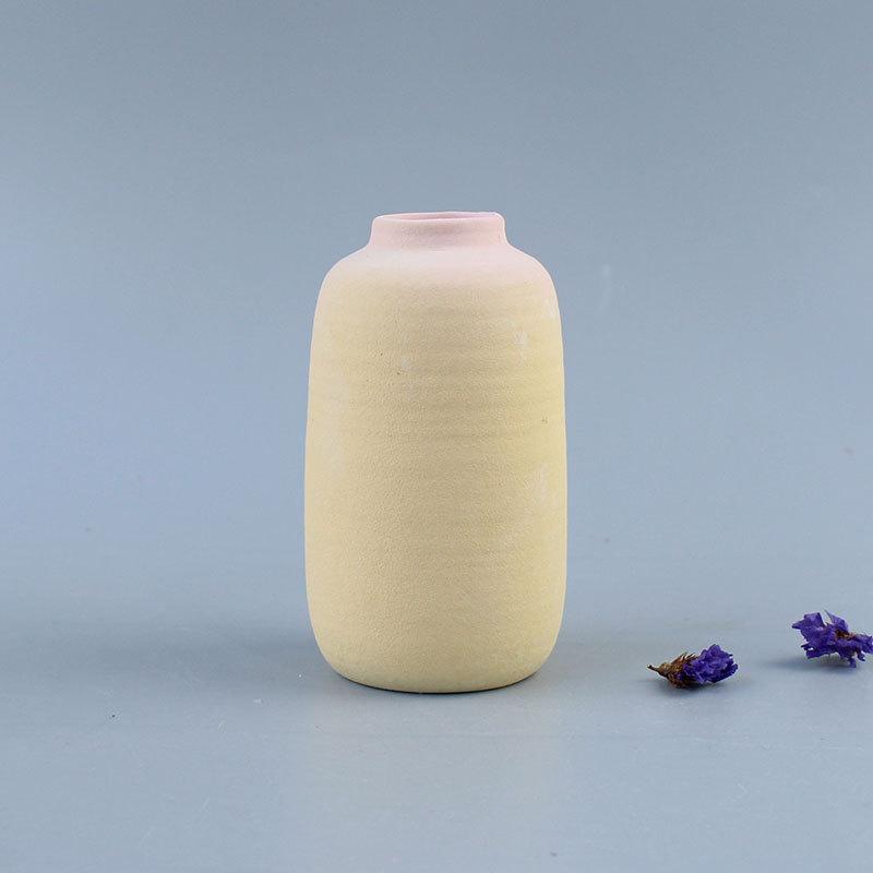 Простая матовая керамическая ваза для цветов с градиентом, настольная ваза для композиции из сухих цветов, украшение для атмосферы
Простая матовая керамическая ваза для цветов с градиентом, настольная ваза для композиции из сухих цветов, украшение для атмосферы