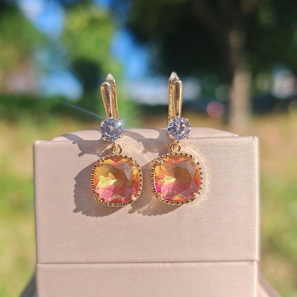 1 пара изысканных цветных квадратных висячих сережек для женщин, ювелирные изделия из кубического циркония, повседневные аксессуары для свадебной вечеринки золотой
1 пара изысканных цветных квадратных висячих сережек для женщин, ювелирные изделия из кубического циркония, повседневные аксессуары для свадебной вечеринки золотой