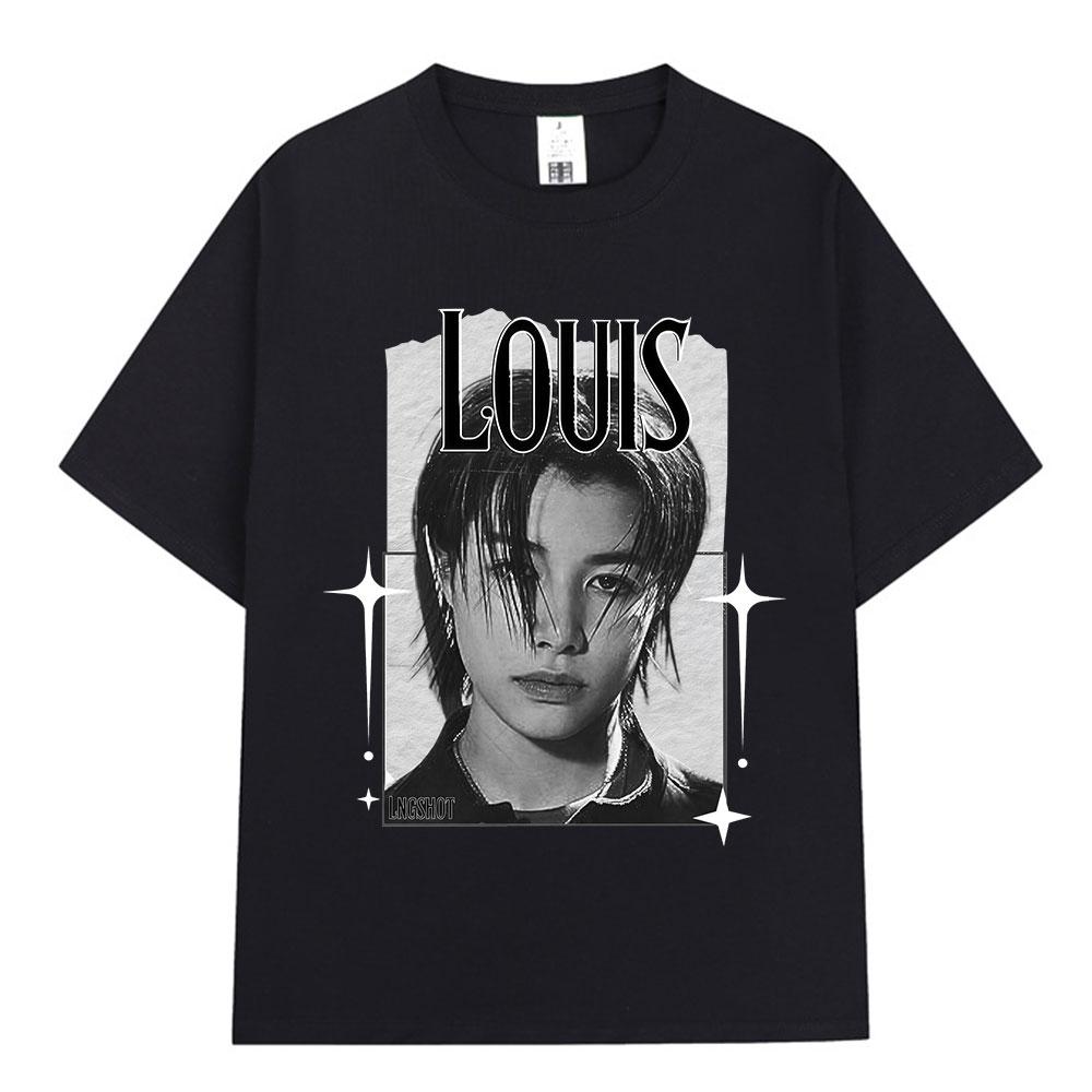 Korean Kpop Hip Hop Group Lngshot LOUIS T-shirt Men s Women Clothing Fashion Oversized Cotton Casual Short Sleeve Tops Unisex S
Korean Kpop Hip Hop Group Lngshot LOUIS T-shirt Men s Women Clothing Fashion Oversized Cotton Casual Short Sleeve Tops Unisex S