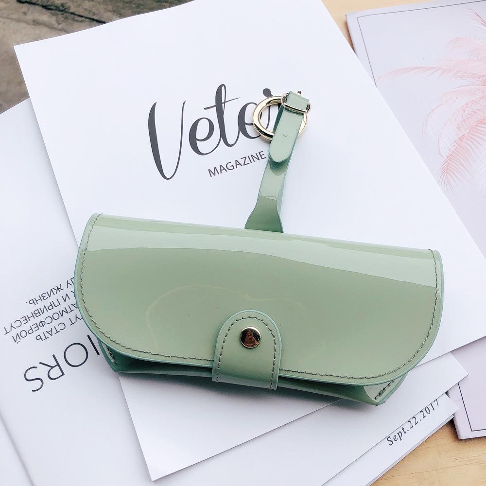 Однотонная сумка для хранения солнцезащитных очков из ПУ, держатель для солнцезащитных очков, чехол для солнцезащитных очков, аксессуары для очков зелёный
Однотонная сумка для хранения солнцезащитных очков из ПУ, держатель для солнцезащитных очков, чехол для солнцезащитных очков, аксессуары для очков зелёный