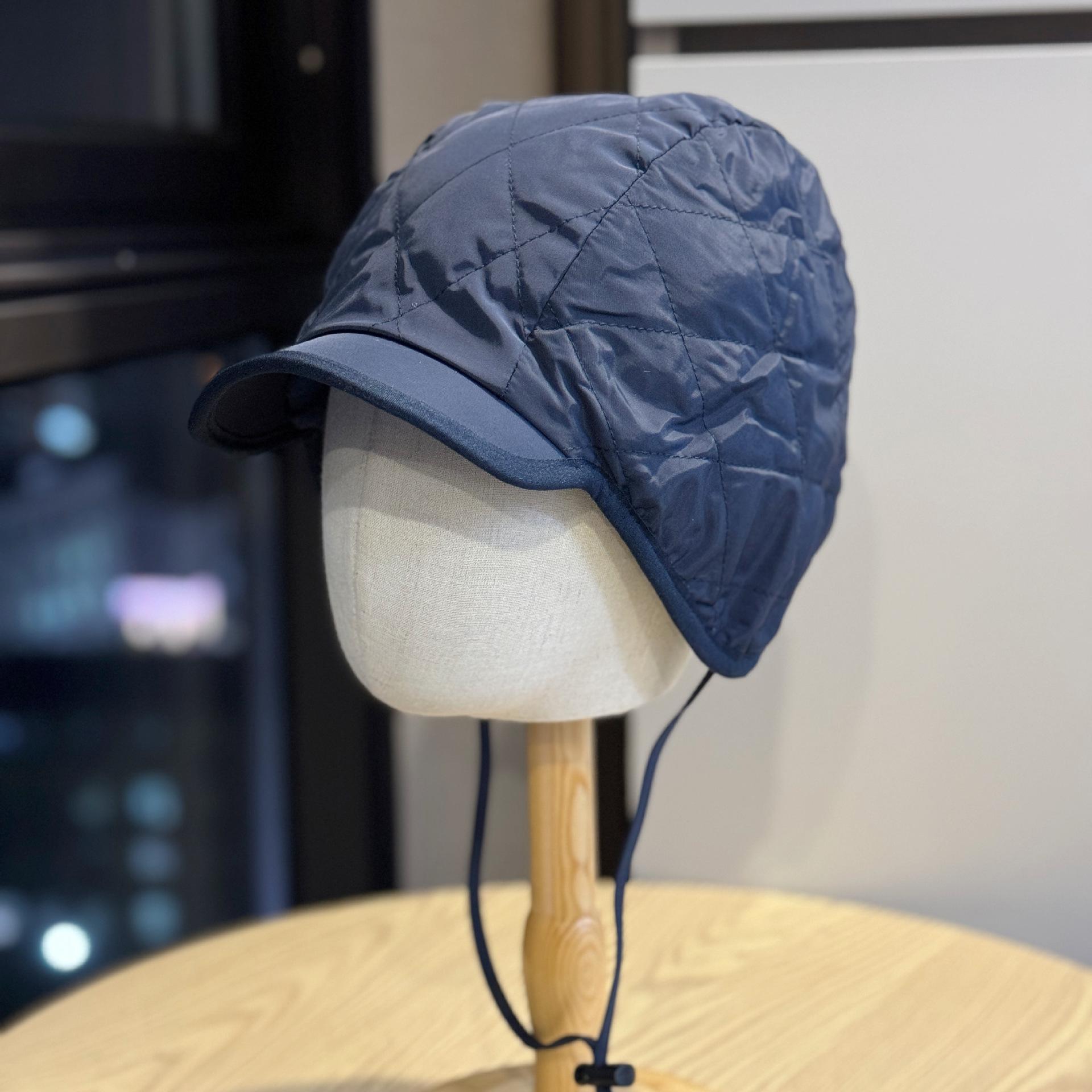 Korean-style retro aviator hat for men and women, trendy street fashion casual cotton hat, ear protection for cycling, warm flying hat Adult54-60Average Size темно-синього кольору
Korean-style retro aviator hat for men and women, trendy street fashion casual cotton hat, ear protection for cycling, warm flying hat Adult54-60Average Size темно-синього кольору
