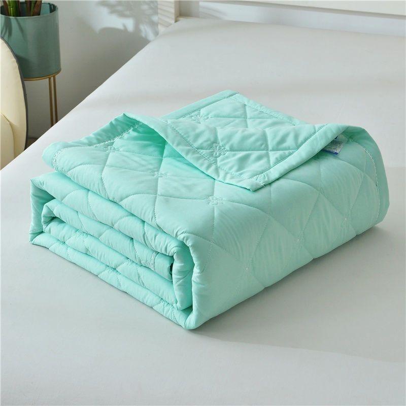 Cool Double Multifunctional Washable Combination Air Conditioner with Cotton Bed Cover 150*200
Cool Double Multifunctional Washable Combination Air Conditioner with Cotton Bed Cover 150*200