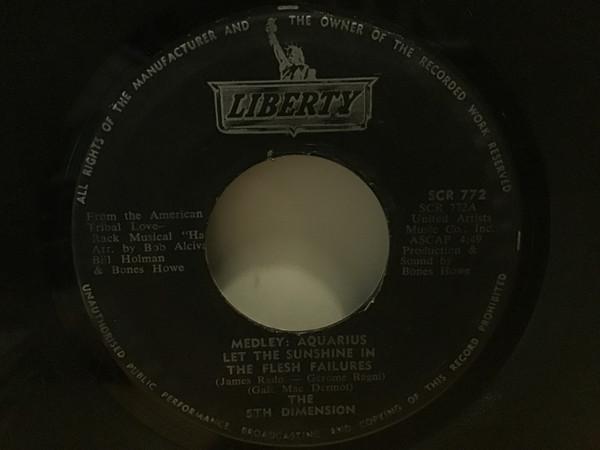 7-дюймовая пластинка FIFTH DIMENSION Медли AquariusLet The Sunshine I SCR772 Liberty 1969 Ямайка СоулФанк Б/у
7-дюймовая пластинка FIFTH DIMENSION Медли AquariusLet The Sunshine I SCR772 Liberty 1969 Ямайка СоулФанк Б/у