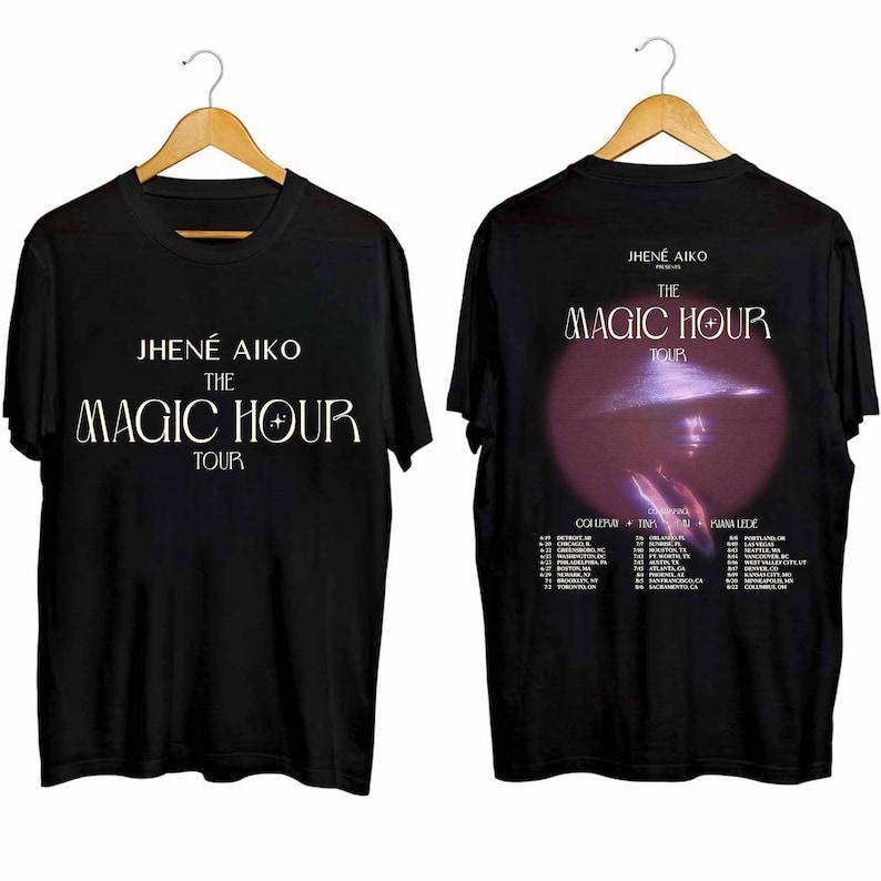 Футболка из плотного хлопка 300GSM Jhene Aiko The Magic Hour Tour Рубашка Jhene Aiko Фанатская рубашка Jhene Aiko Tour Рубашка The Magic Hour Концертная рубашка
Футболка из плотного хлопка 300GSM Jhene Aiko The Magic Hour Tour Рубашка Jhene Aiko Фанатская рубашка Jhene Aiko Tour Рубашка The Magic Hour Концертная рубашка