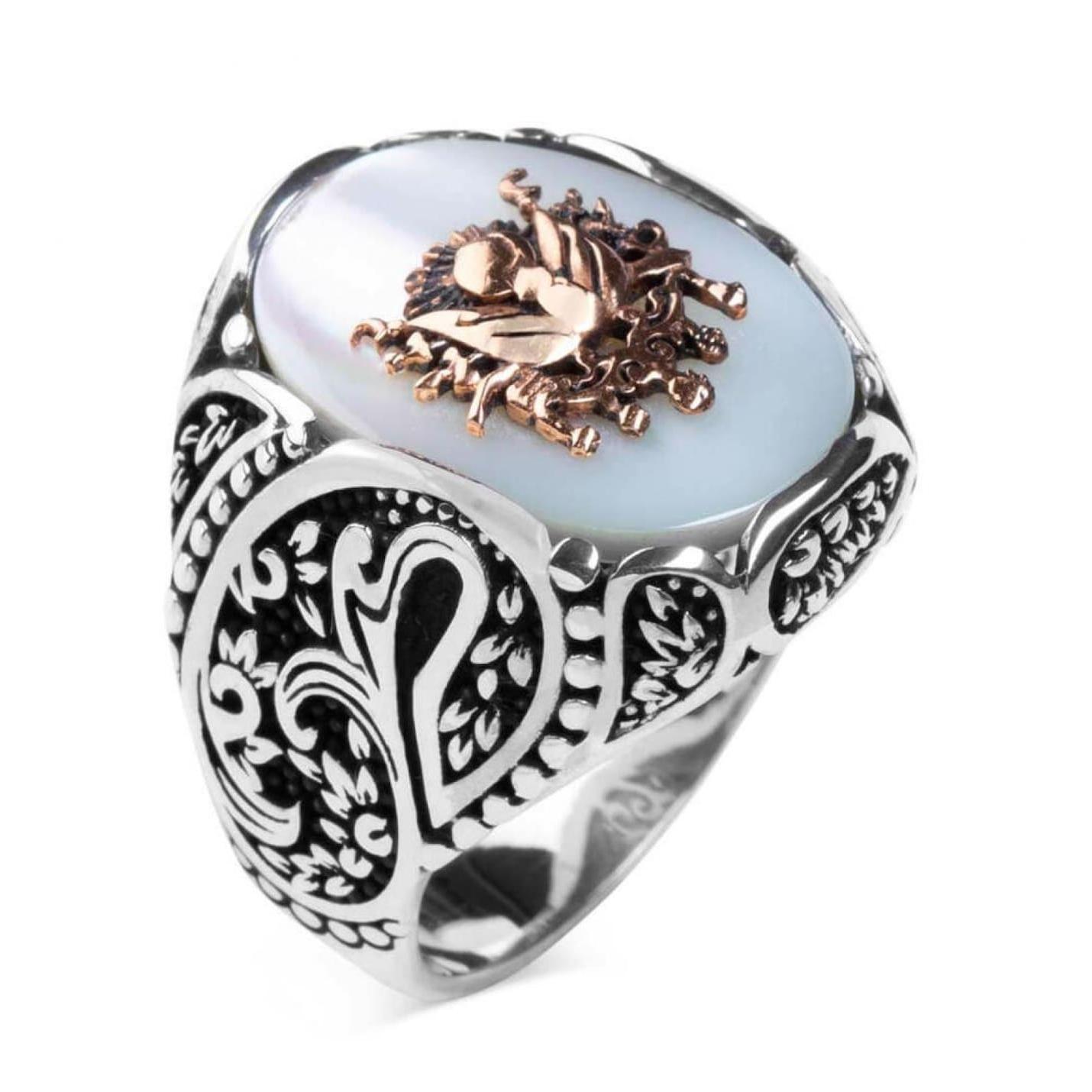 Серебряное кольцо с белым перламутровым камнем с тиснением в Османской империи
Серебряное кольцо с белым перламутровым камнем с тиснением в Османской империи