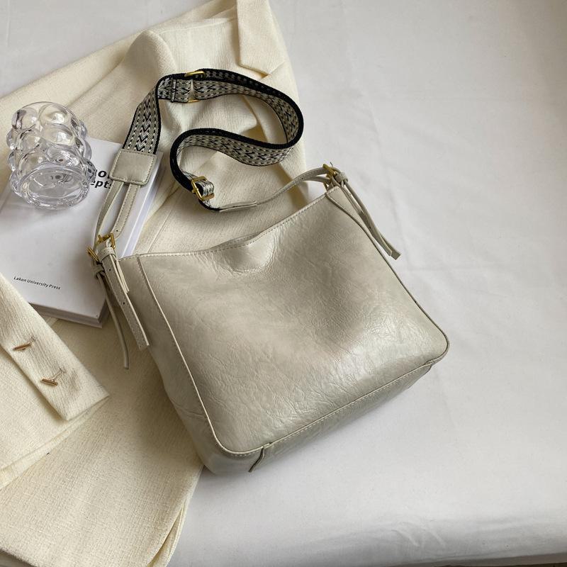 Осінні жіночі транскордонні повсякденні сумки: Стильні широкі плечові сумки в корейському стилі, універсальні сумки-відра. брудно-білий
Осінні жіночі транскордонні повсякденні сумки: Стильні широкі плечові сумки в корейському стилі, універсальні сумки-відра. брудно-білий