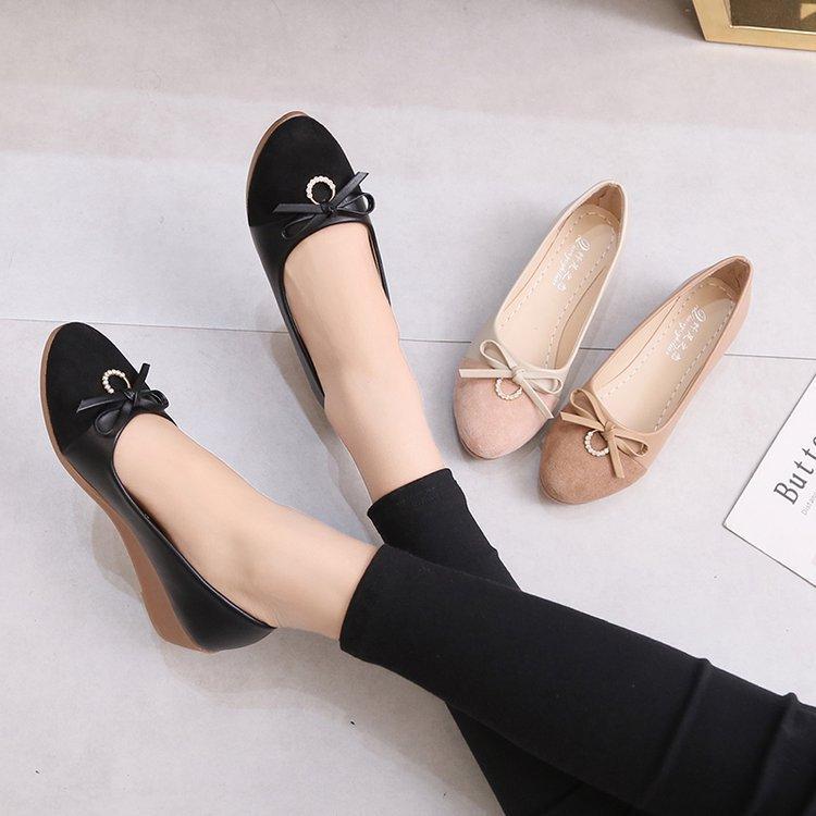 Spring new Korean version of fashion round head cover foot slope heel fashion casual large size bow light mouth Doudou shoes 36
Spring new Korean version of fashion round head cover foot slope heel fashion casual large size bow light mouth Doudou shoes 36