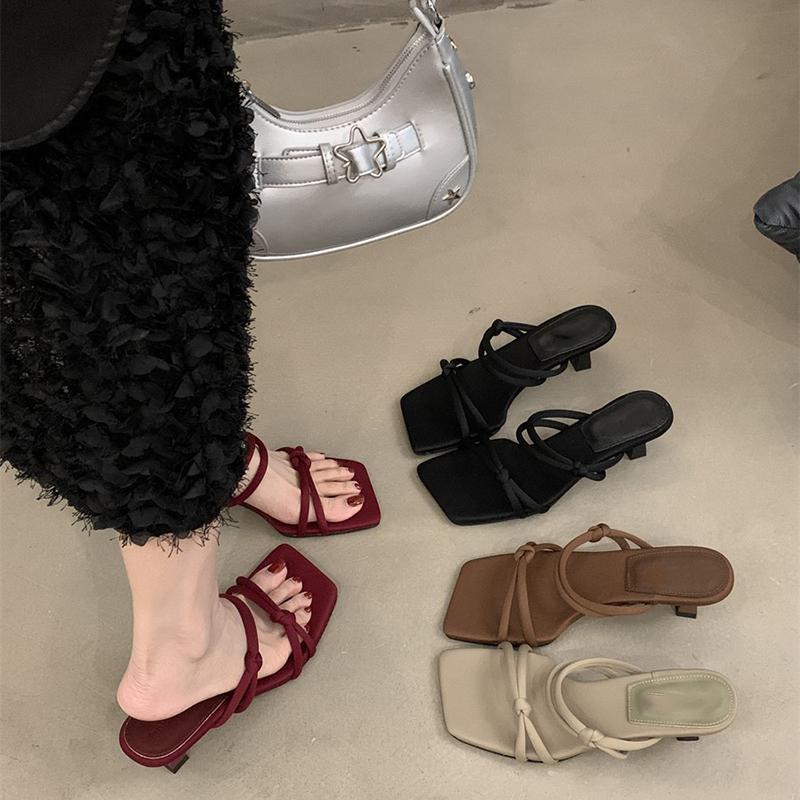 fashion 2024 Summer Open Toe Women Slippers Fashion Narrow Band Slides Ladies Elegant Dress High Heel Sandalias
fashion 2024 Summer Open Toe Women Slippers Fashion Narrow Band Slides Ladies Elegant Dress High Heel Sandalias