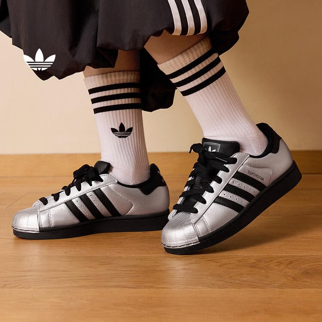 Кроссовки Adidas SUPERSTAR II с ракушкой на мыске Adidas с узором Трилистник IH1599 35.5 серебряный
Кроссовки Adidas SUPERSTAR II с ракушкой на мыске Adidas с узором Трилистник IH1599 35.5 серебряный