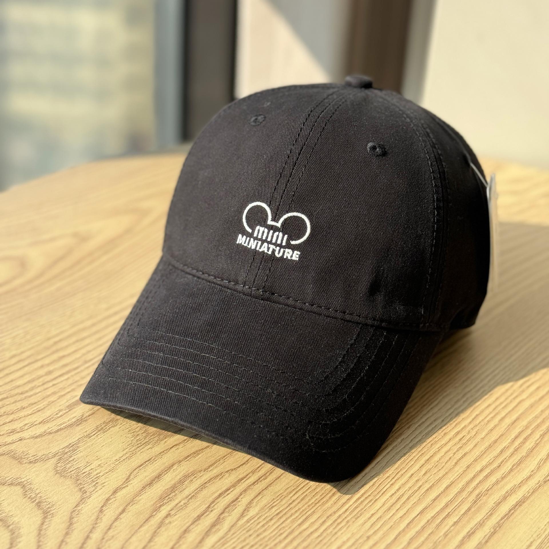2026New soft-top baseball cap for men and women, wide brim makes the face appear smaller, suitable for large head sizes, duckbill cap with large brim Adult54-60Adjustable чёрный
2026New soft-top baseball cap for men and women, wide brim makes the face appear smaller, suitable for large head sizes, duckbill cap with large brim Adult54-60Adjustable чёрный