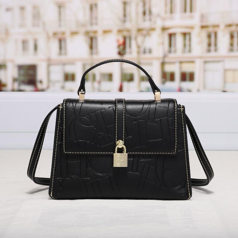 New Fashion Versatile Handbag Classic Embossed Design Versatile Women s Bag Niche Retro Messenger Small Square Bag Length 21cm, width 5.5cm, height 14.5cm
New Fashion Versatile Handbag Classic Embossed Design Versatile Women s Bag Niche Retro Messenger Small Square Bag Length 21cm, width 5.5cm, height 14.5cm