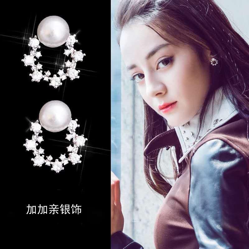 Silver needle temperament small Internet celebrity pearl stud earrings, simple pearls full of diamonds little stars anti-allergic earrings срібний
Silver needle temperament small Internet celebrity pearl stud earrings, simple pearls full of diamonds little stars anti-allergic earrings срібний