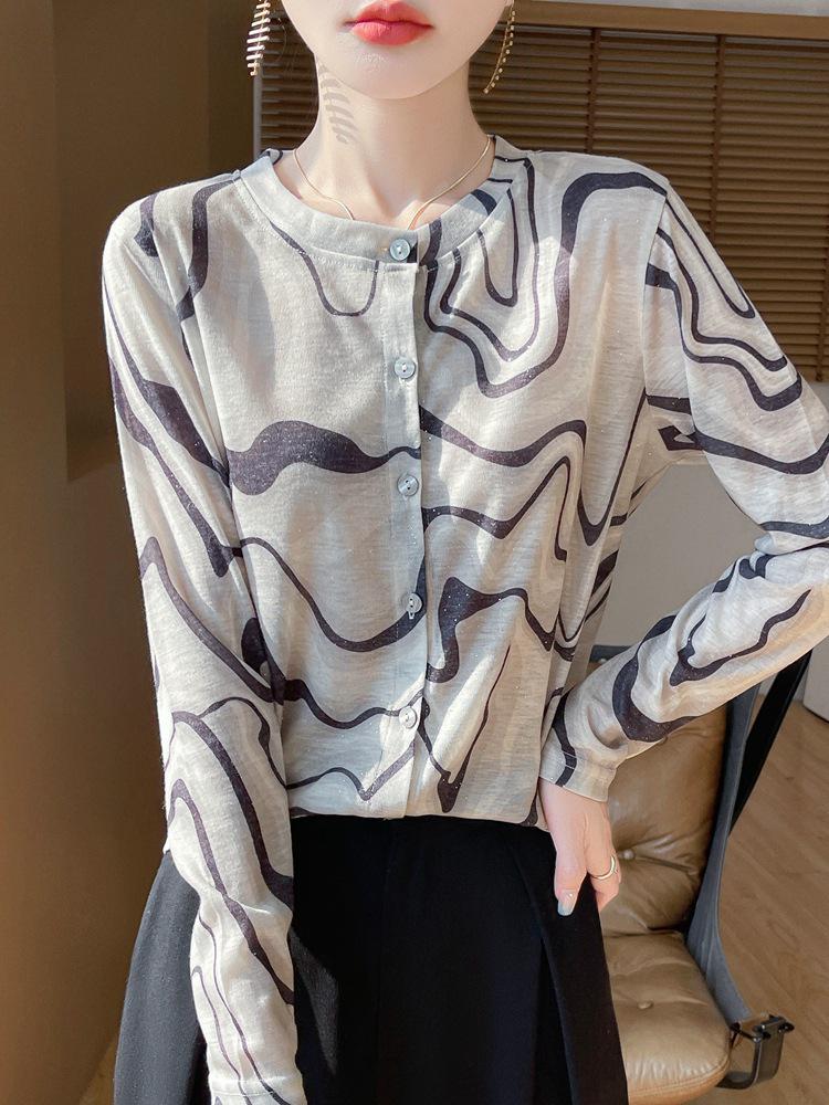 Spring/Summer Gradient Print Women s Cardigan: Lightweight, Loose Fit, Slimming Design, Sun Protection, Round Neck Top XXL
Spring/Summer Gradient Print Women s Cardigan: Lightweight, Loose Fit, Slimming Design, Sun Protection, Round Neck Top XXL