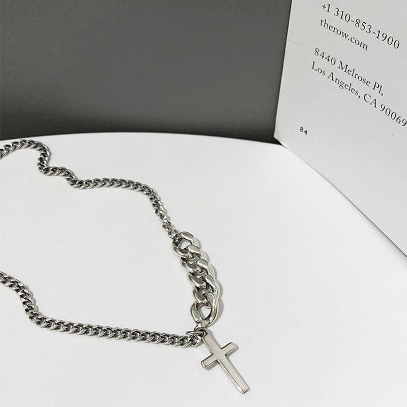 Корейский стиль, ретро короткая крестообразная цепочка свитера для женщин, простое нишевое легкое роскошное ожерелье, темперамент, универсальность
Корейский стиль, ретро короткая крестообразная цепочка свитера для женщин, простое нишевое легкое роскошное ожерелье, темперамент, универсальность