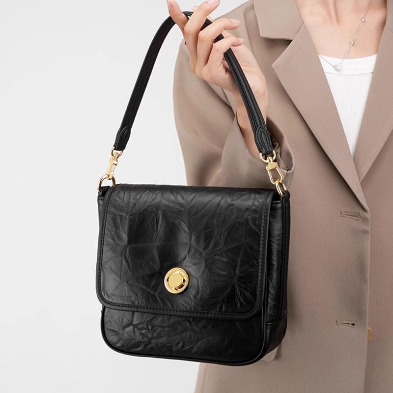 2025 new single shoulder underarm bag first layer cowhide hand-scratched women s niche high-end pleated retro tote bag
2025 new single shoulder underarm bag first layer cowhide hand-scratched women s niche high-end pleated retro tote bag