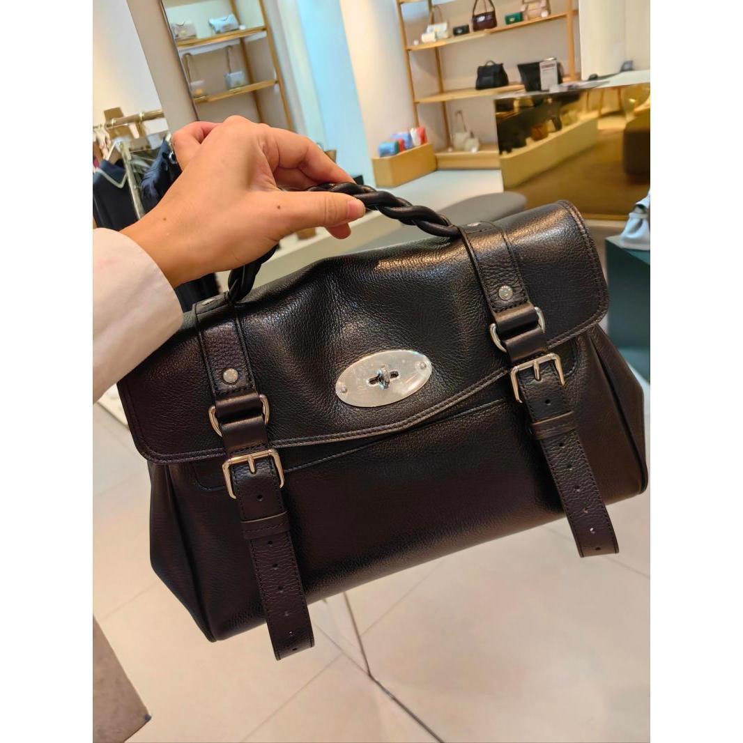JIAERDI Retro Black Lock Shoulder Bag Women Leather Square Large Capacity Handbag Ladies Premium Commute Versatile Crossbody Bag 27x19x13cm чёрный
JIAERDI Retro Black Lock Shoulder Bag Women Leather Square Large Capacity Handbag Ladies Premium Commute Versatile Crossbody Bag 27x19x13cm чёрный