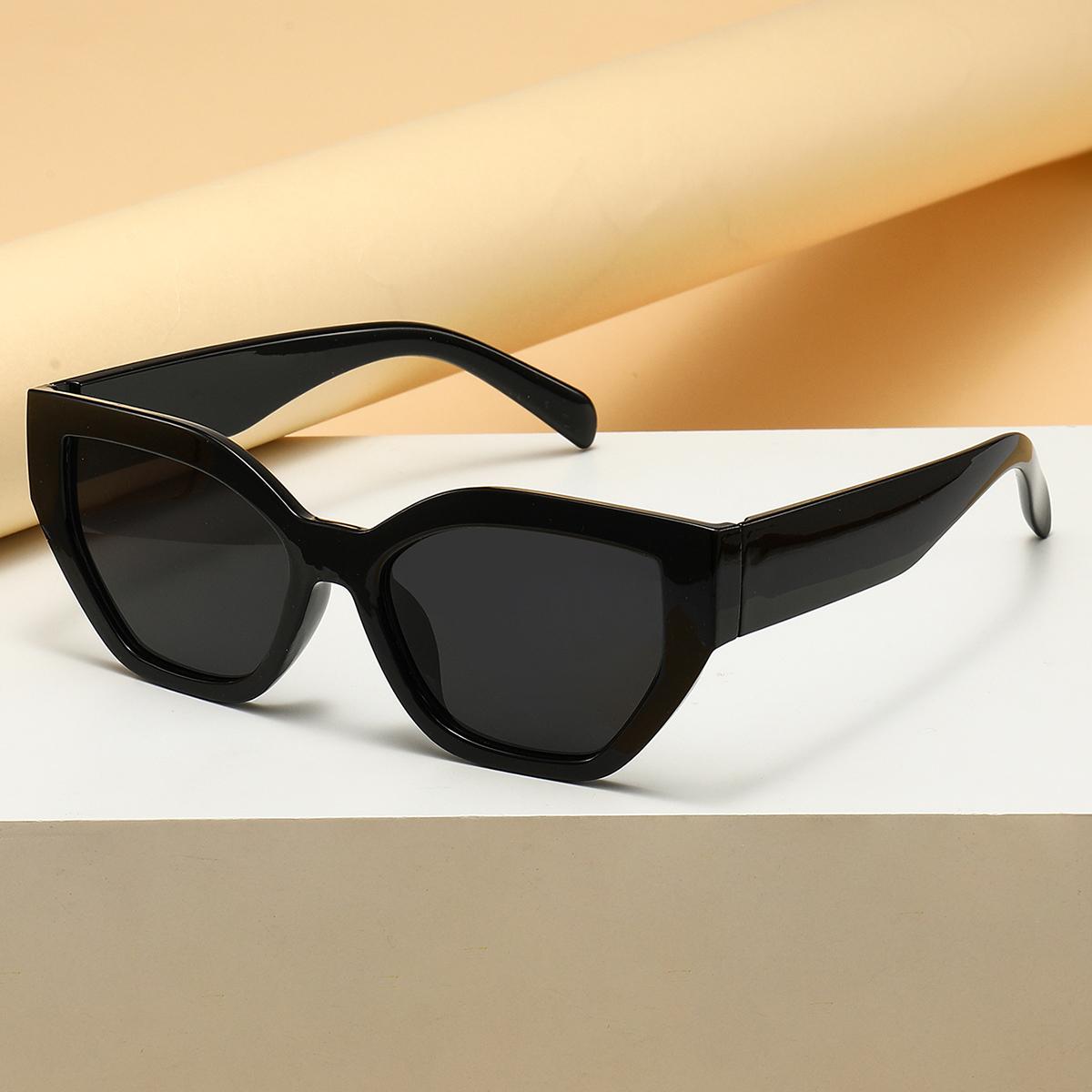 Retro-style oval frame fashion glasses with embedded Mi pins, perfect for everyday outfits and street photography. чёрный
Retro-style oval frame fashion glasses with embedded Mi pins, perfect for everyday outfits and street photography. чёрный
