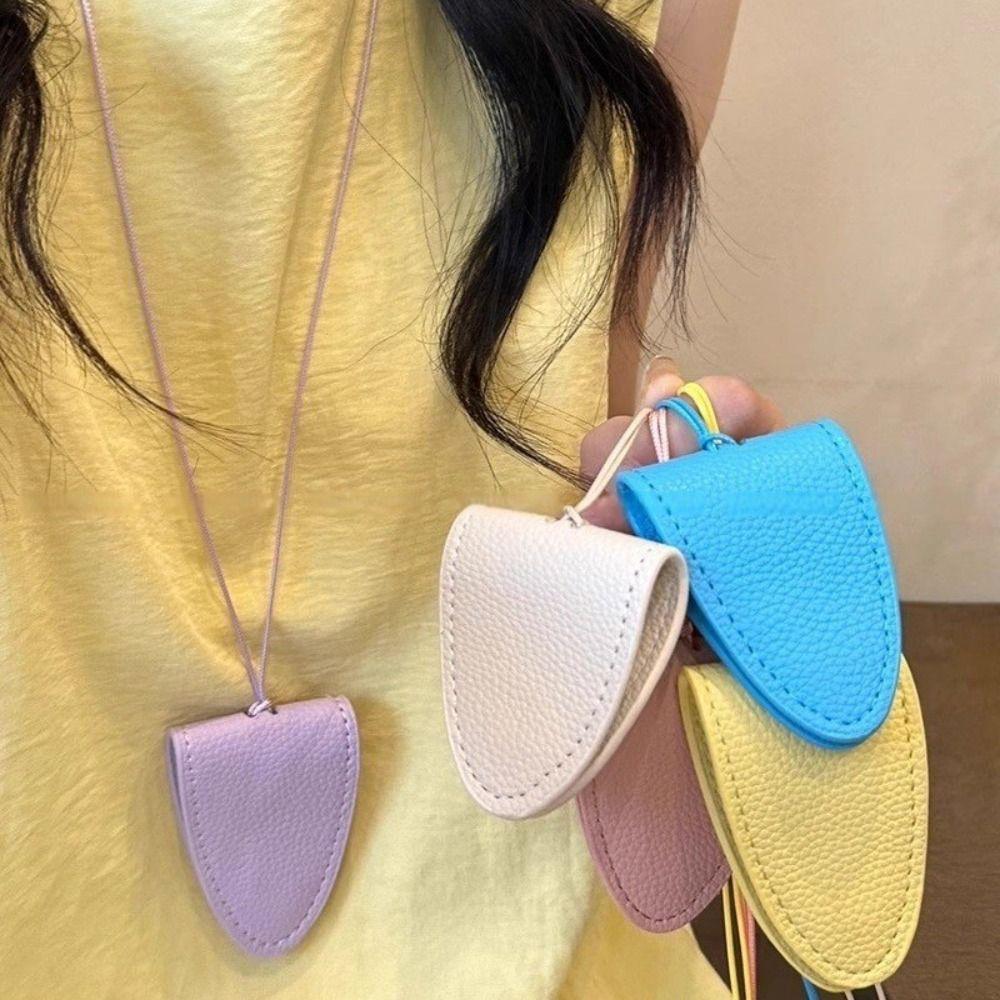 Hanging Neck Eyeglasses Storage Bag Pendant PU Leather Glasses Clip Neck Hanging Glasses Chain бежевий
Hanging Neck Eyeglasses Storage Bag Pendant PU Leather Glasses Clip Neck Hanging Glasses Chain бежевий