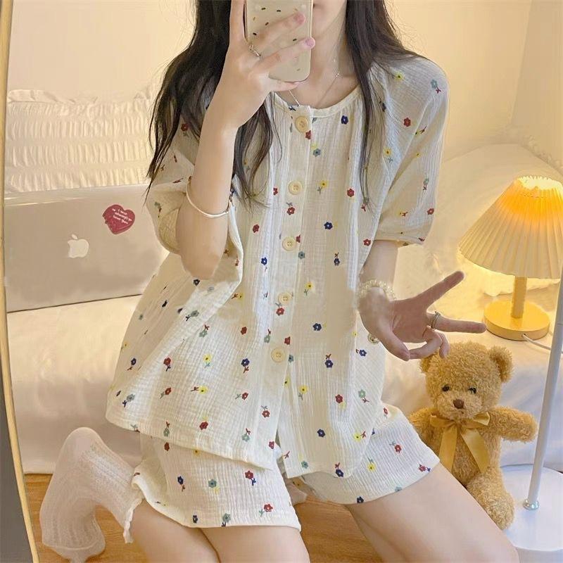 ins style cute three-color flower pajamas women s summer new printed short-sleeved shorts student loungewear suit outside S recommended weight 35-40kg
ins style cute three-color flower pajamas women s summer new printed short-sleeved shorts student loungewear suit outside S recommended weight 35-40kg