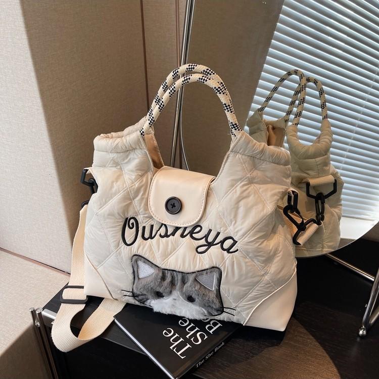 Bag women s new popular large-capacity tote bag casual versatile college bag темно-синього кольору
Bag women s new popular large-capacity tote bag casual versatile college bag темно-синього кольору
