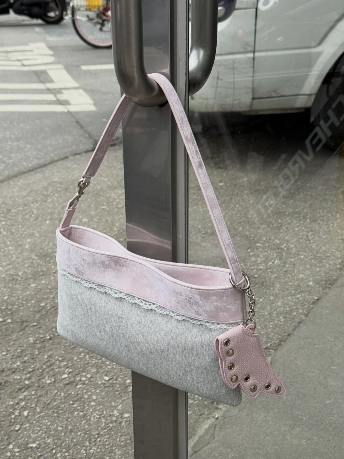 Lace Colorblock Canvas Shoulder Bag For Women Large Capacity Underarm Bag With Rivet Charm Casual Commute Hobo Bag For Daily Use 29x2.5x15cm
Lace Colorblock Canvas Shoulder Bag For Women Large Capacity Underarm Bag With Rivet Charm Casual Commute Hobo Bag For Daily Use 29x2.5x15cm