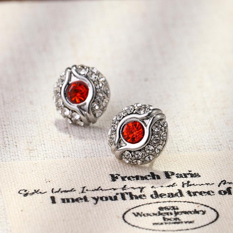 Chic Devil s Eye Zircon Stud Earrings - 925 Silver Needle, Versatile High-End Jewelry for Women
Chic Devil s Eye Zircon Stud Earrings - 925 Silver Needle, Versatile High-End Jewelry for Women