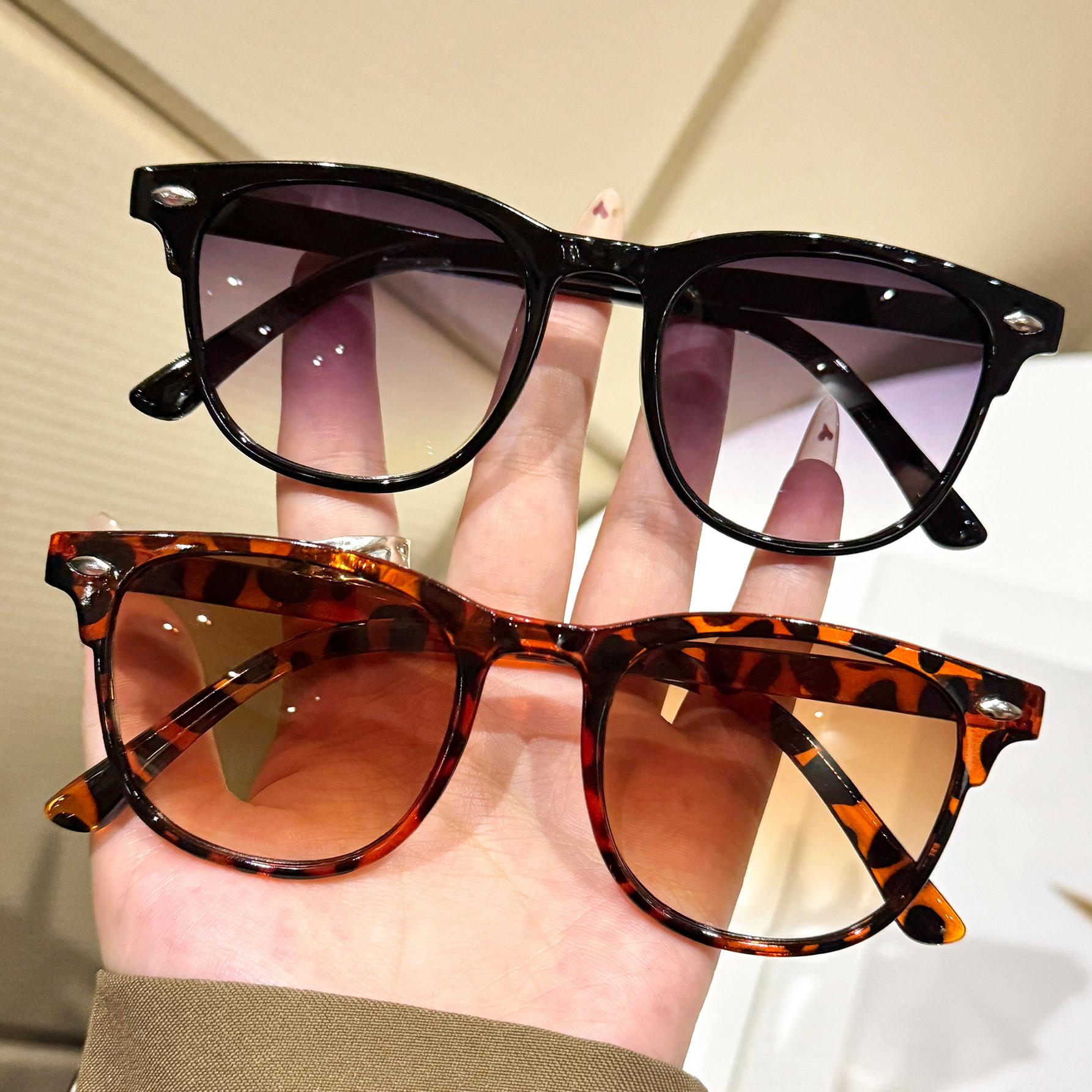 2Pcs Fashionable Round Frame Glasses with Stud Decoration, Perfect for Parties, Holiday Gifts, Suitable for Both Men and Women
2Pcs Fashionable Round Frame Glasses with Stud Decoration, Perfect for Parties, Holiday Gifts, Suitable for Both Men and Women