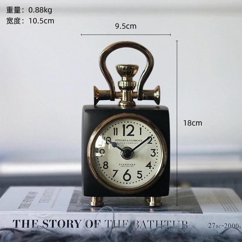 Living room entrance decoration light luxury high sense imported metal aluminum small square clock table ornament
Living room entrance decoration light luxury high sense imported metal aluminum small square clock table ornament