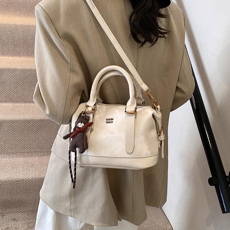 Премиальная сумка-тоут для通勤 женская 2025 новая модная универсальная сумка-подушка зимняя модная сумка-мессенджер 24*12*15
Премиальная сумка-тоут для通勤 женская 2025 новая модная универсальная сумка-подушка зимняя модная сумка-мессенджер 24*12*15