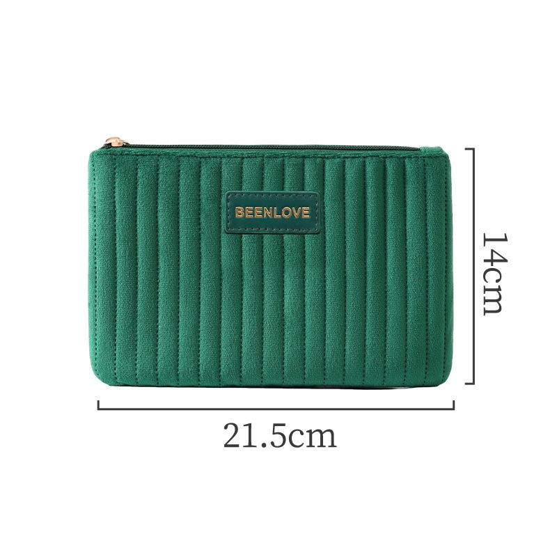 Spacious Travel Makeup Bag Organizer with Portable Design Velvet Material Toiletry Pouch for Cosmetics and Small Essentials зелений
Spacious Travel Makeup Bag Organizer with Portable Design Velvet Material Toiletry Pouch for Cosmetics and Small Essentials зелений