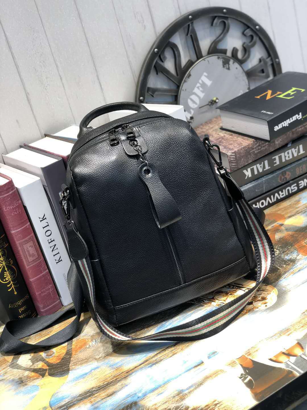 Large Capacity First-Layer Cowhide Backpack, Fashionable Versatile Leather Travel Bag, Soft Cowhide Women S Bag чёрный
Large Capacity First-Layer Cowhide Backpack, Fashionable Versatile Leather Travel Bag, Soft Cowhide Women S Bag чёрный