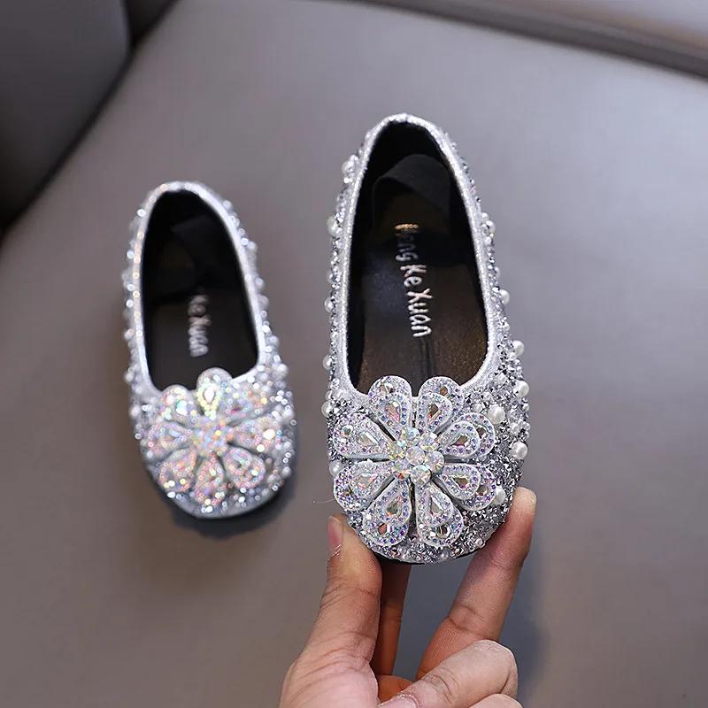 New Girls Leather Shoes Fashion Rhinestone Kids Causal Loafers for Princess Wedding Party Children s Ballet Flat Shoes 24
New Girls Leather Shoes Fashion Rhinestone Kids Causal Loafers for Princess Wedding Party Children s Ballet Flat Shoes 24