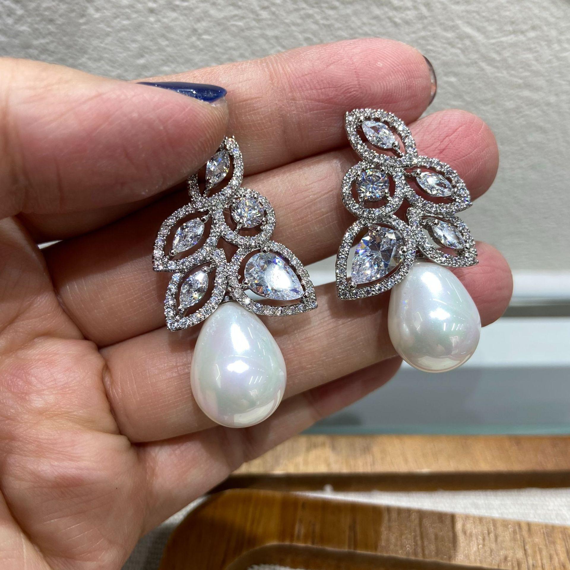Fashion And Elegant Color Zirconium Flower And Leaf Bead Earrings, Micro-Inlaid Zircon Earrings, Trendy Jewelry Factory
Fashion And Elegant Color Zirconium Flower And Leaf Bead Earrings, Micro-Inlaid Zircon Earrings, Trendy Jewelry Factory