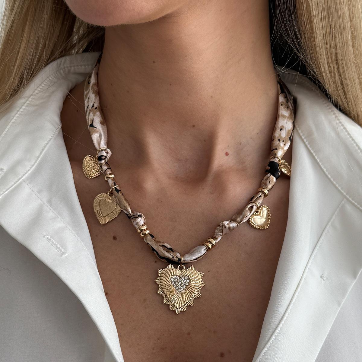 Vintage Silk Scarf Strap Collarbone Necklace Choker Fashion Diamond Love Cross Necklace
Vintage Silk Scarf Strap Collarbone Necklace Choker Fashion Diamond Love Cross Necklace