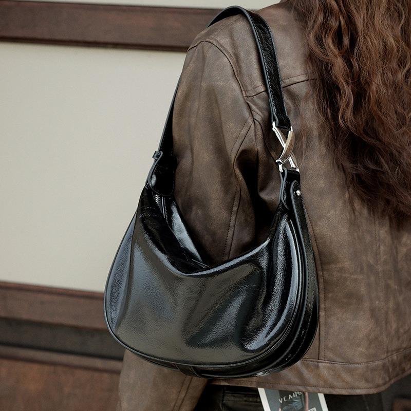 First layer cowhide niche design shoulder bag women s underarm bag versatile dumpling bag Longxiang bag women 29*18*8 чёрный
First layer cowhide niche design shoulder bag women s underarm bag versatile dumpling bag Longxiang bag women 29*18*8 чёрный