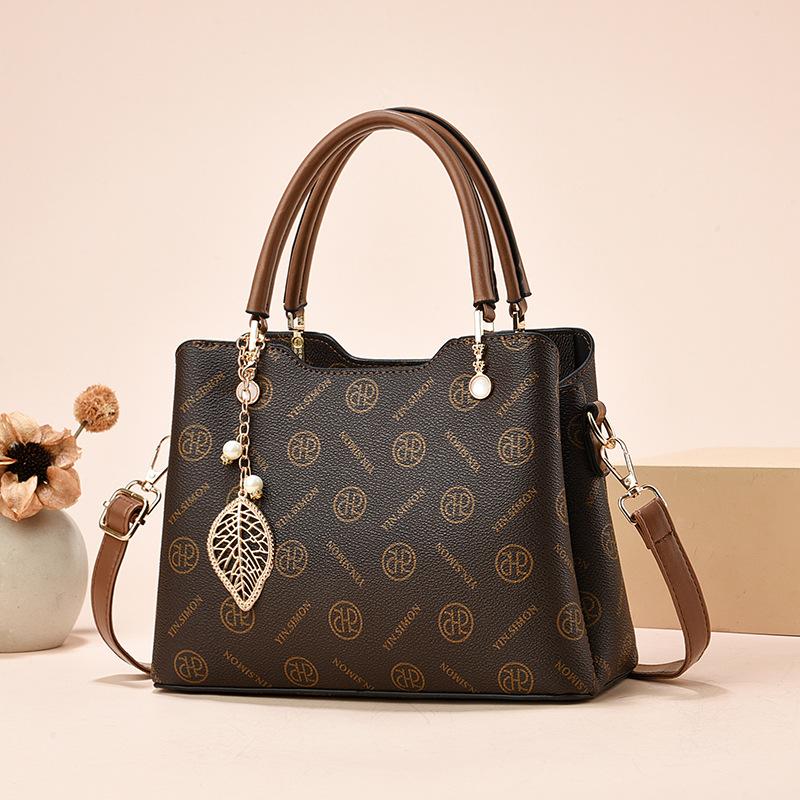 Premium bag women s 2025 new four-season foreign-style messenger bag middle-aged shoulder handbag women s bag
Premium bag women s 2025 new four-season foreign-style messenger bag middle-aged shoulder handbag women s bag