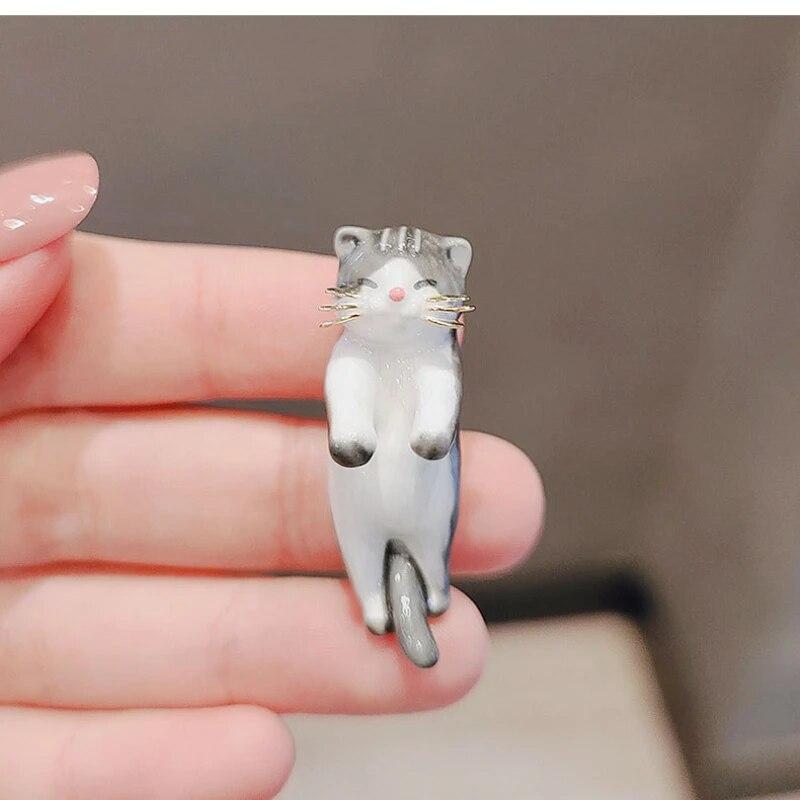 Kawaii броши с изображением кота, искусственный мультяшный котенок, декоративные булавки из цинкового сплава, женская блузка, украшения для костюма
Kawaii броши с изображением кота, искусственный мультяшный котенок, декоративные булавки из цинкового сплава, женская блузка, украшения для костюма