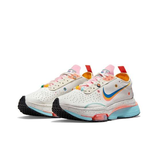 Nike Wmns Air Zoom-Type Flowers, Rainbows And Beads DJ5064-144 EU 35.5 синій/золотий
Nike Wmns Air Zoom-Type Flowers, Rainbows And Beads DJ5064-144 EU 35.5 синій/золотий