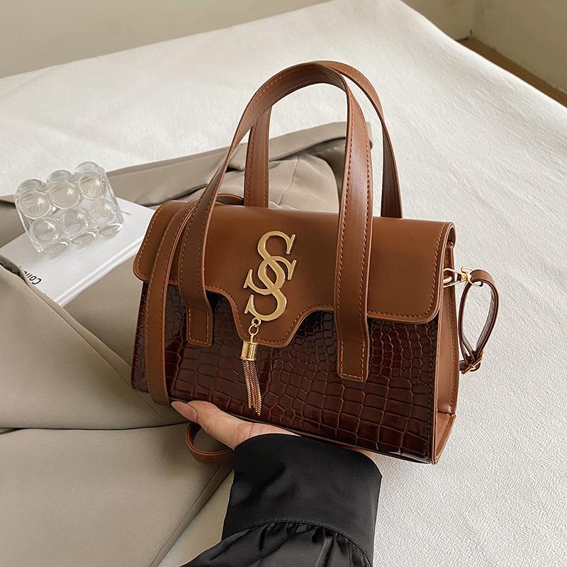 2025 autumn new trendy fashion niche design simple fashion shoulder small square bag women s popular messenger bag коричневый
2025 autumn new trendy fashion niche design simple fashion shoulder small square bag women s popular messenger bag коричневый