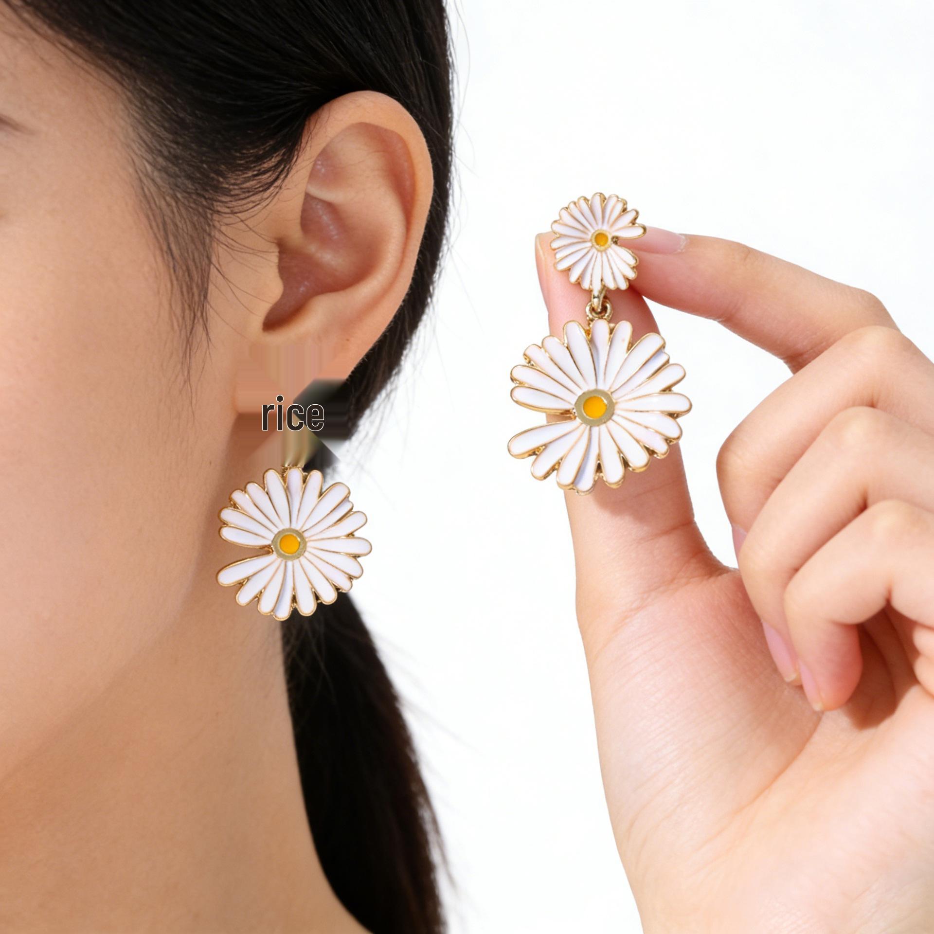 Little Daisy Summer Floral Earrings - Fresh Pastoral Resort Style for Women
Little Daisy Summer Floral Earrings - Fresh Pastoral Resort Style for Women